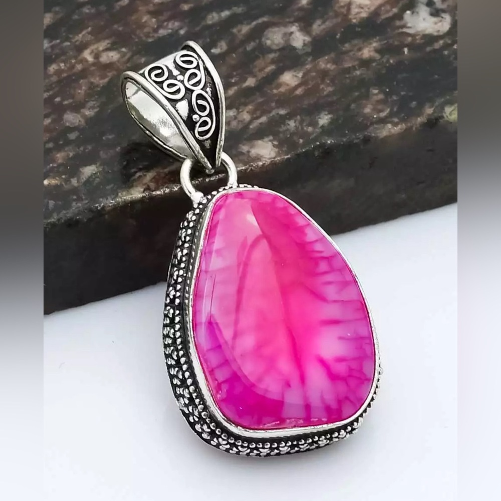 SOLAR AGATE PENDANT